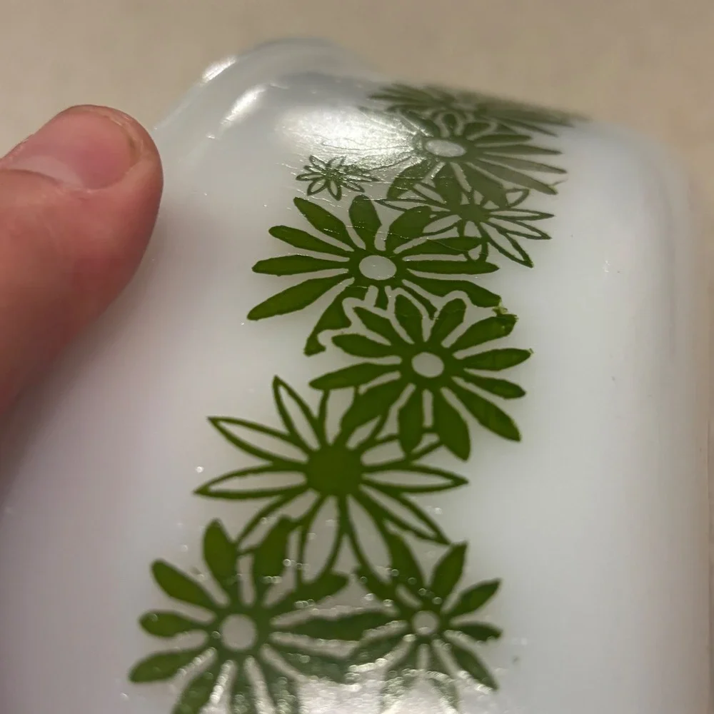 Pyrex vintage milk